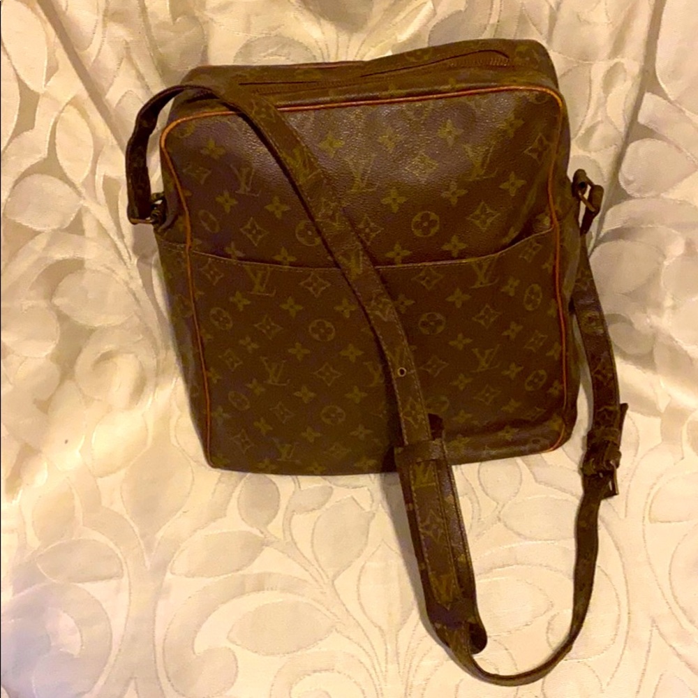 Louis Vuitton Unisex Messenger Bag Cross Body, - Picture 2 of 9